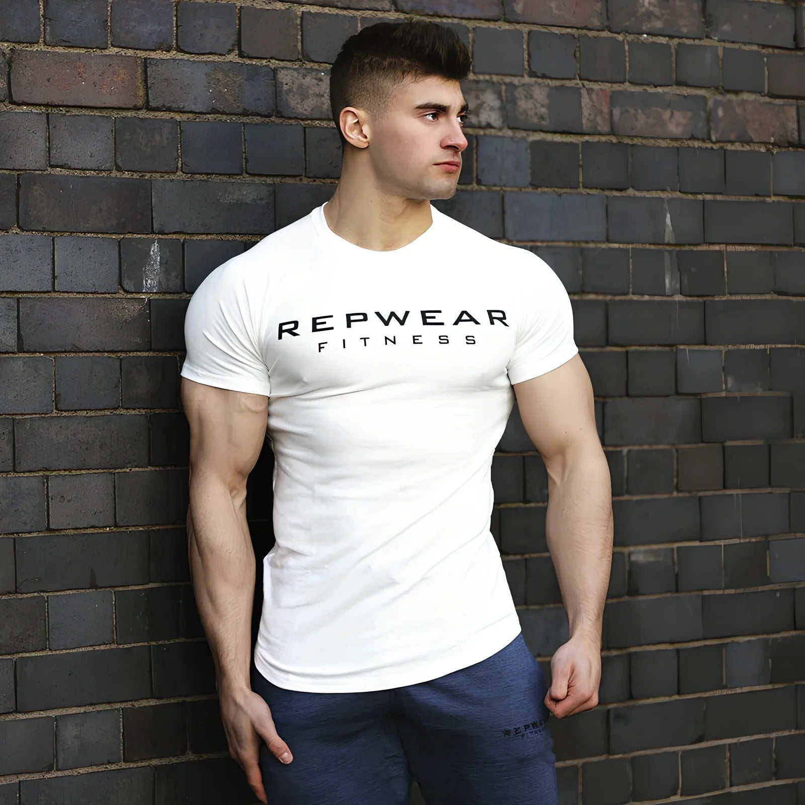 Slim-fit quick-drying stretch short-sleeve t-shirt in black with embossed letter prints, round neck, sizes M-XXL