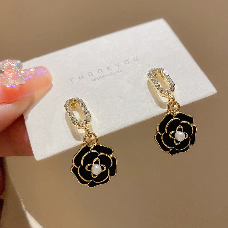 Women's Fashion Temperament Pearl Vintage Earrings in various colours