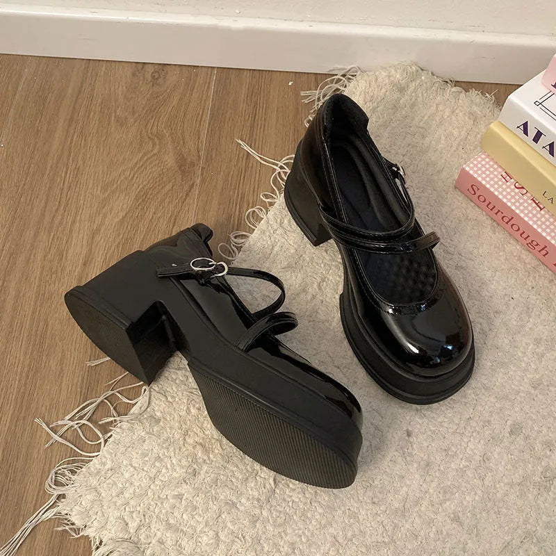 Black matte leather shoes for women with chunky heel, low-top style, and imitation leather lining