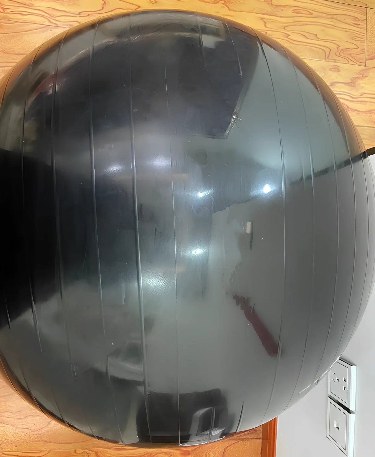 Children's anti-burst yoga ball in blue, 65cm diameter, environmental PVC for hip exercises and Pilates