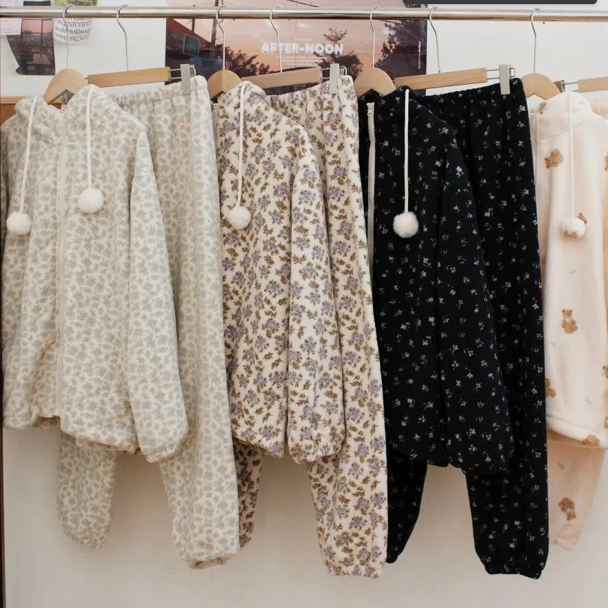 Lace jacquard sweet coral fleece hooded pyjama set for women in winter – long sleeves and trousers