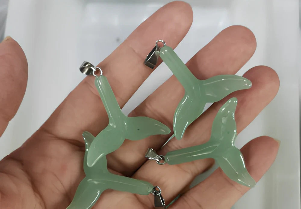 Crystal fishtail necklace with carved whale tail pendant measuring 2.0mm thick on 50cm lanyard