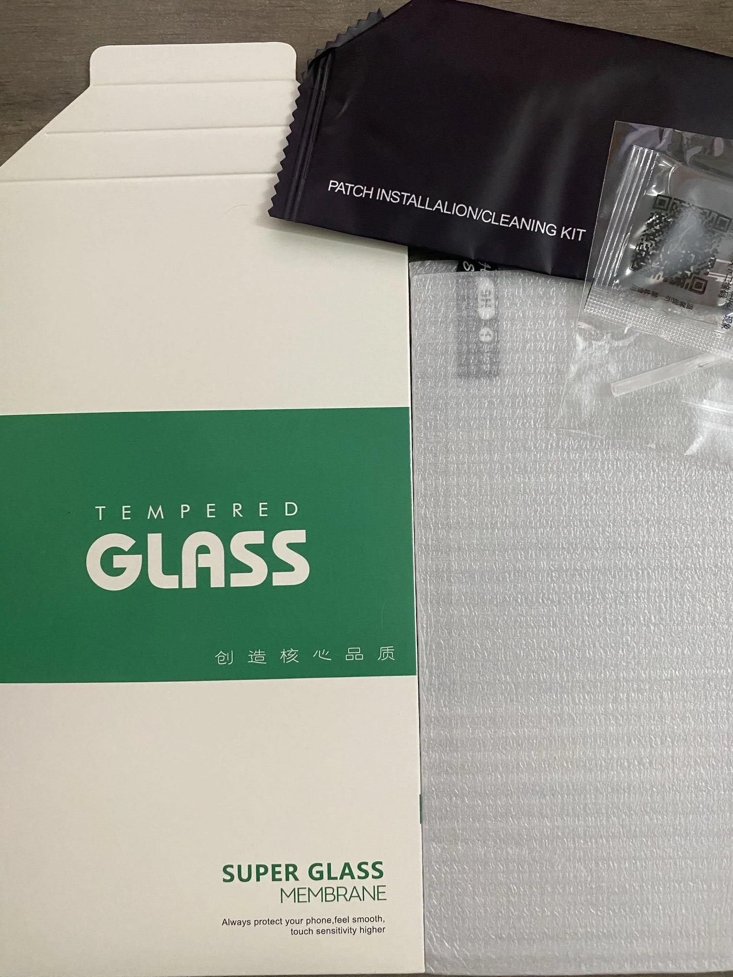 Tempered glass screen protector for iPhone models with high clarity and scratch resistance