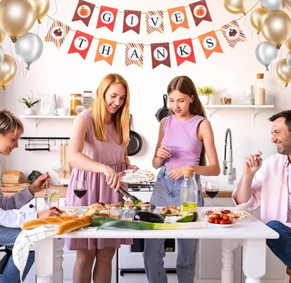 Thanksgiving plates and napkins set with traditional autumn motifs