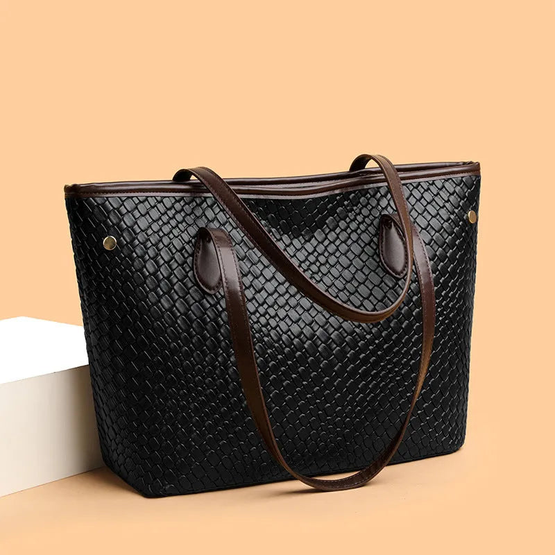 Retro-style women's large capacity handbag in black PU leather with square shape and external pocket