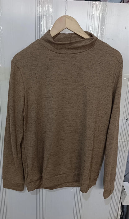 Women's long sleeve pullover sweater in solid colours for autumn and winter wear