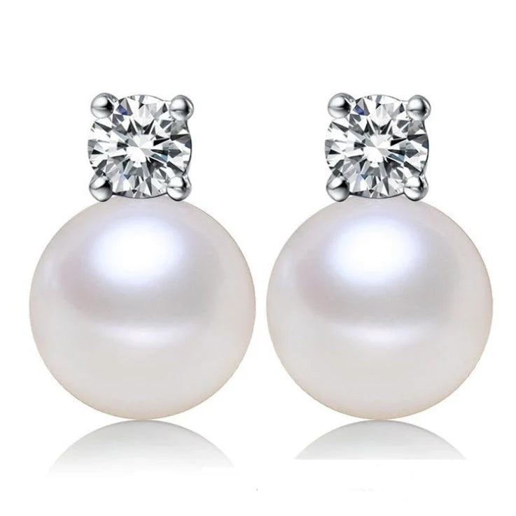 Round pearl stud earrings in silver with 8-9mm pearls, elegant and timeless