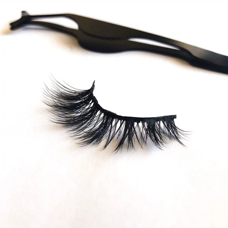 Magnetic false eyelashes set for easy, glue-free application