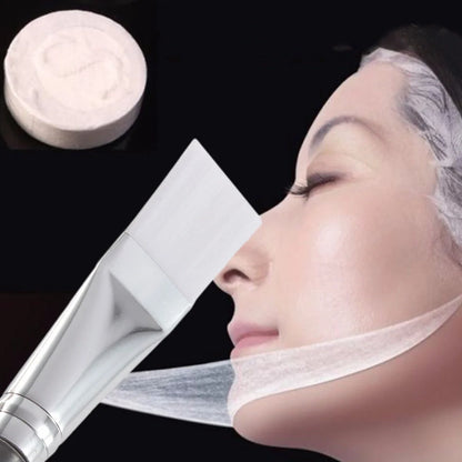 Transparent makeup brush with 16.8cm handle and soft nylon wool brush head for cosmetic application