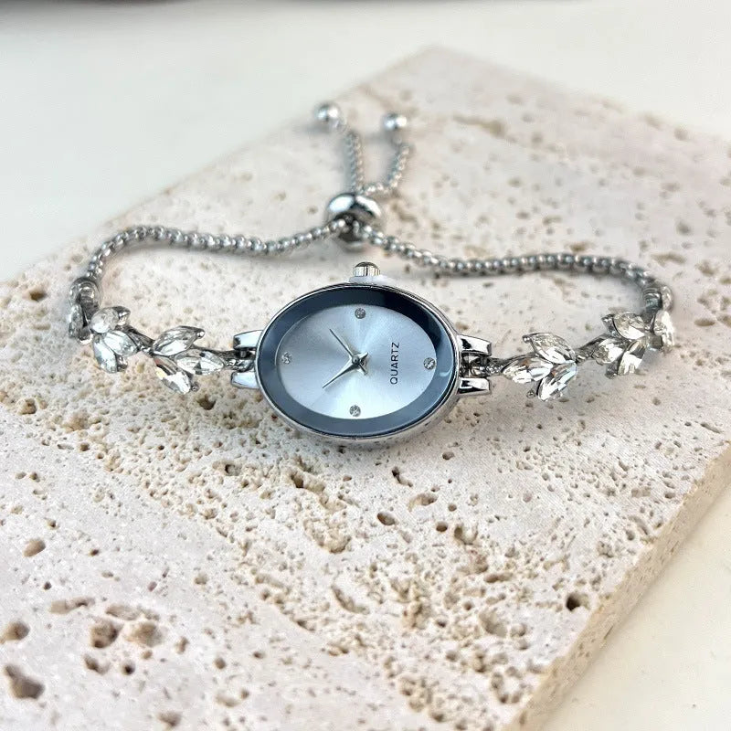Women's oval retro quartz watch with alloy strap, 33mm dial, in gold colour on white background