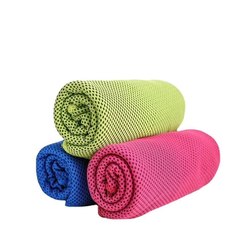 Mountaineering Cooling Towel in various colours, showcasing quick water absorption feature
