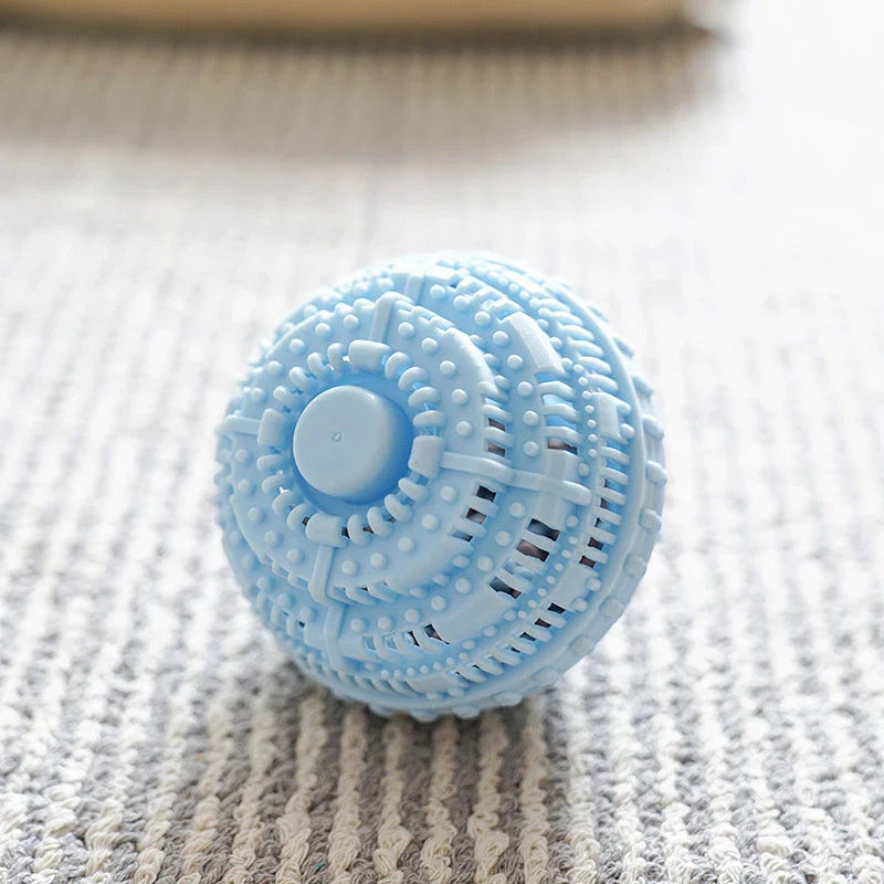 Reusable eco-friendly laundry balls made of TPR material with ceramic microspheres for effective, detergent-free washing