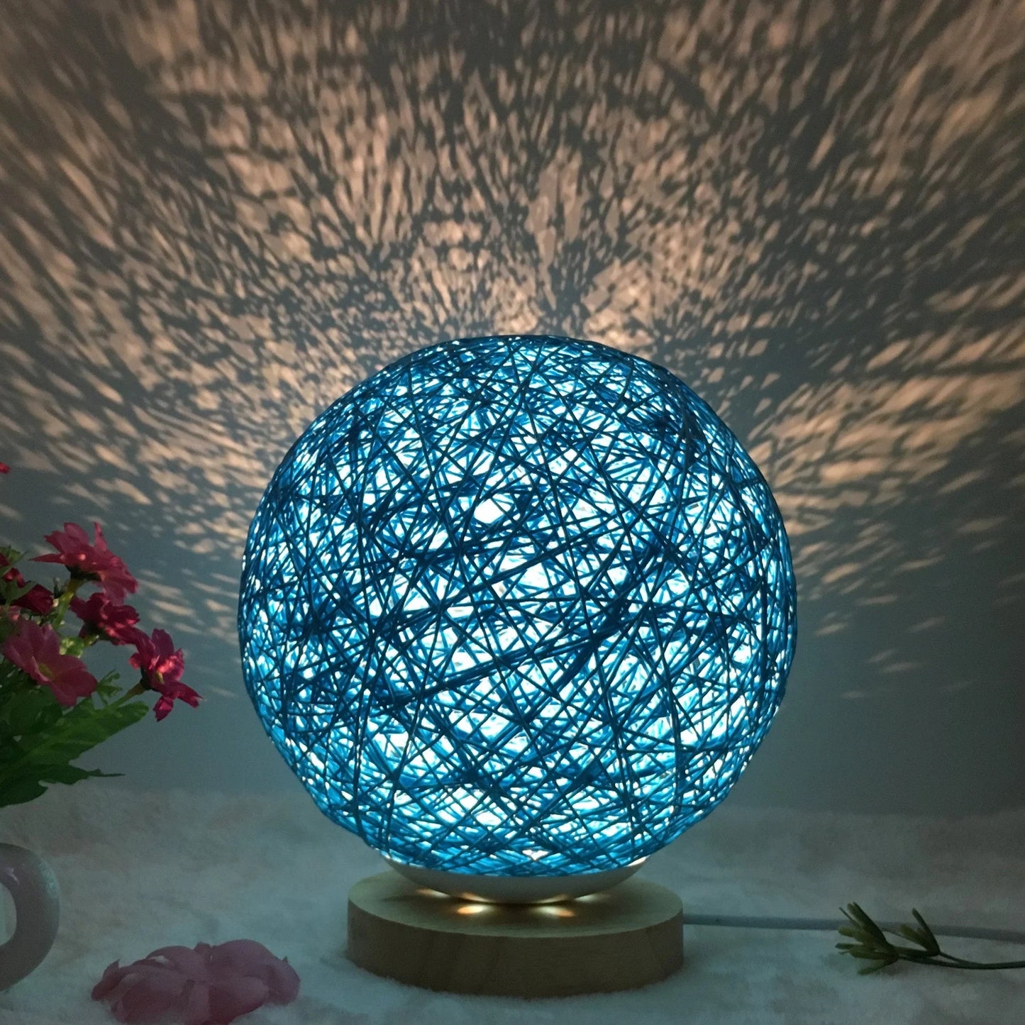 LED rattan table lamp with hand-knit lampshade in various colours