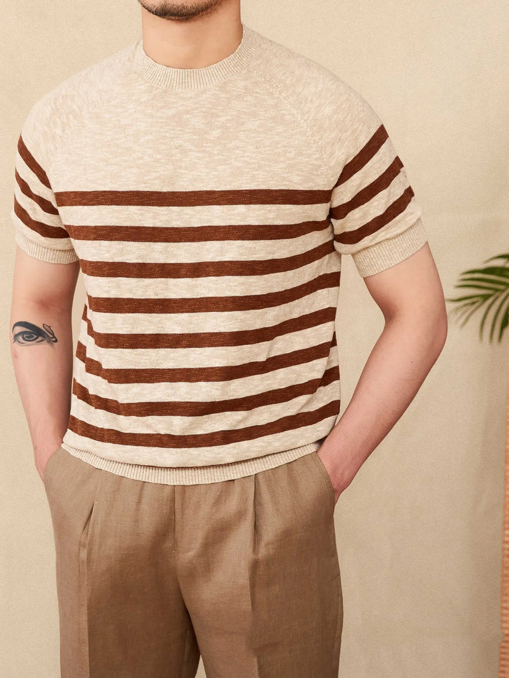 Linen and cotton blend striped t-shirt in navy blue colour with short sleeves and round neck