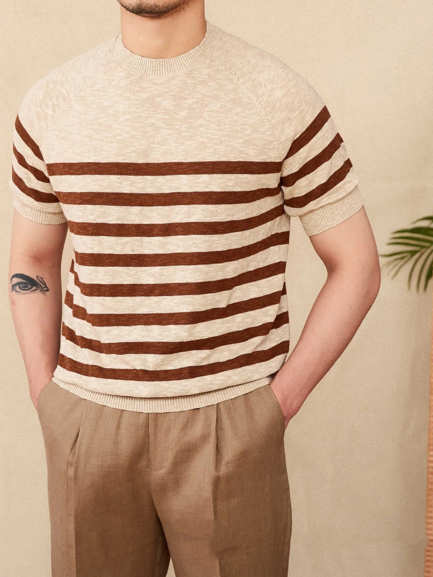 Linen and cotton blend striped t-shirt in navy blue colour with short sleeves and round neck