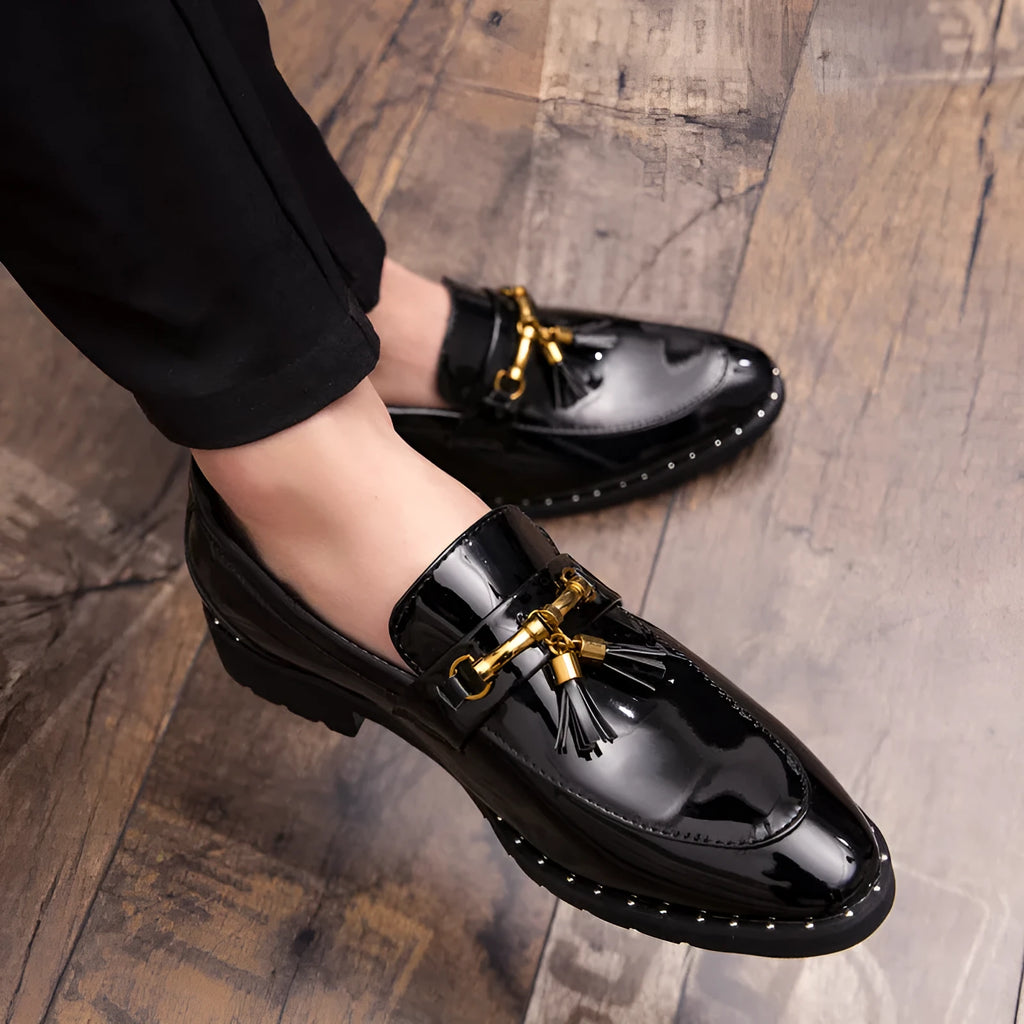 Men's British pointed leather shoes Korean style low top black PU with tassel and stitching details