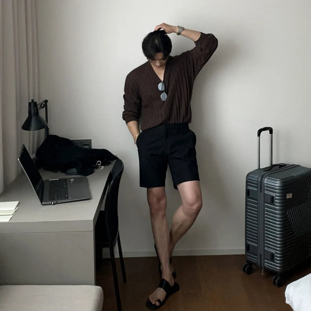 Men's straight-leg casual shorts in solid colour with loose fit for summer wear