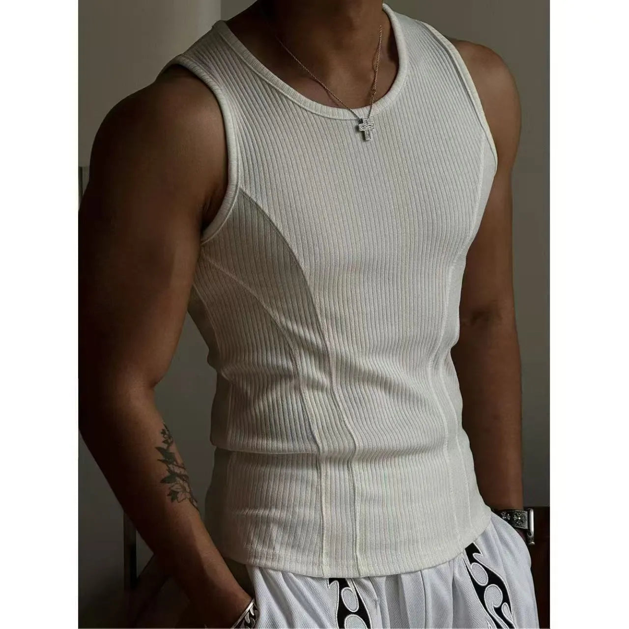Men's black fitted polyester tank top vest with I-shaped design for summer sports