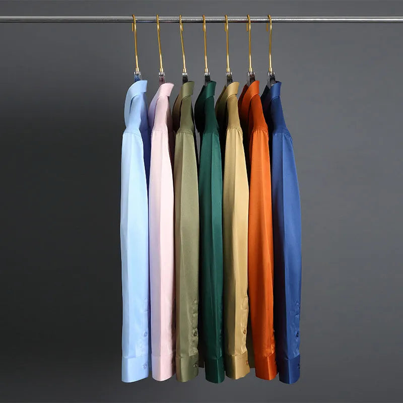 Man wearing a solid colour long-sleeved elastic silk shirt in a loose fit.