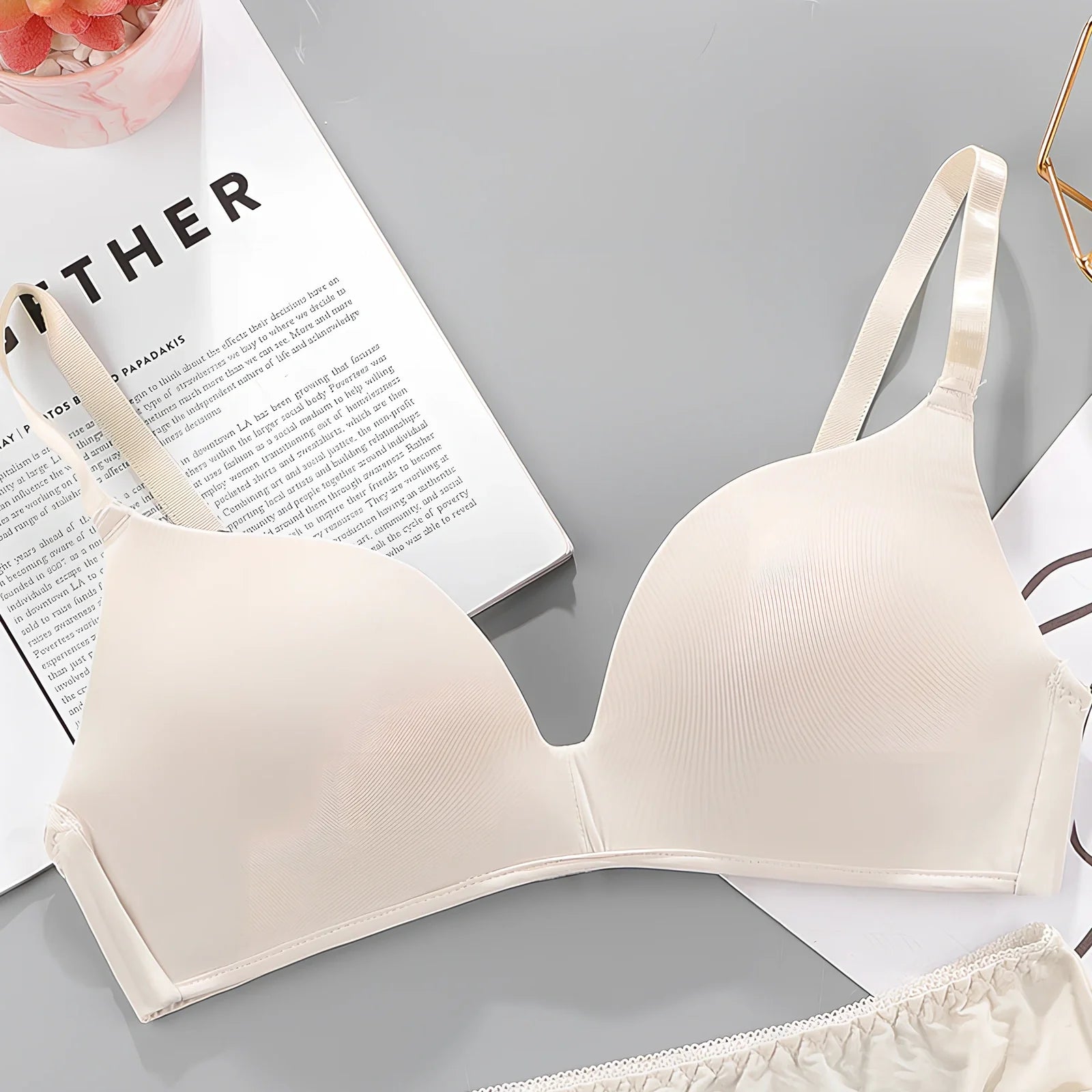 White breathable gather bra with detachable straps, 3/4 cup, seamless one-piece design for women