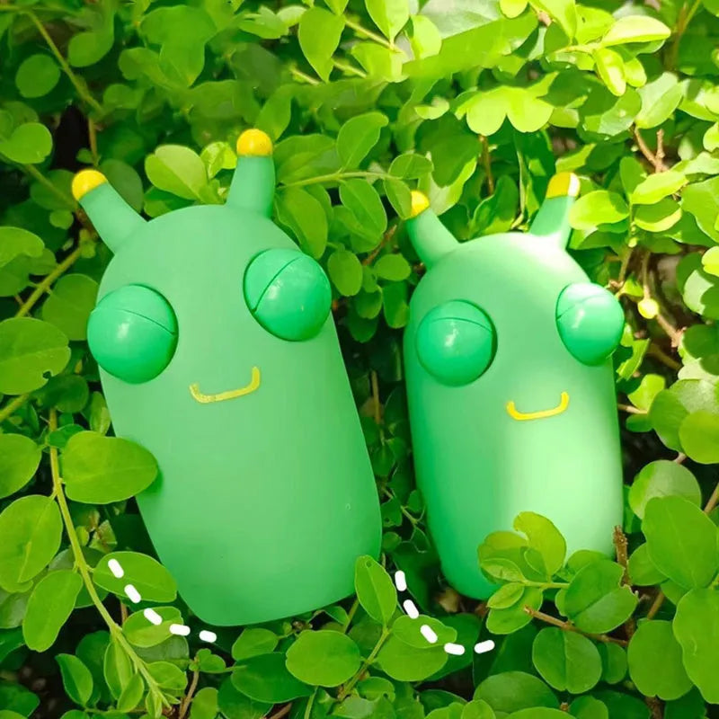 Green caterpillar squeaky toy with eye-popping feature, 8cm long PVC decomposition prank item
