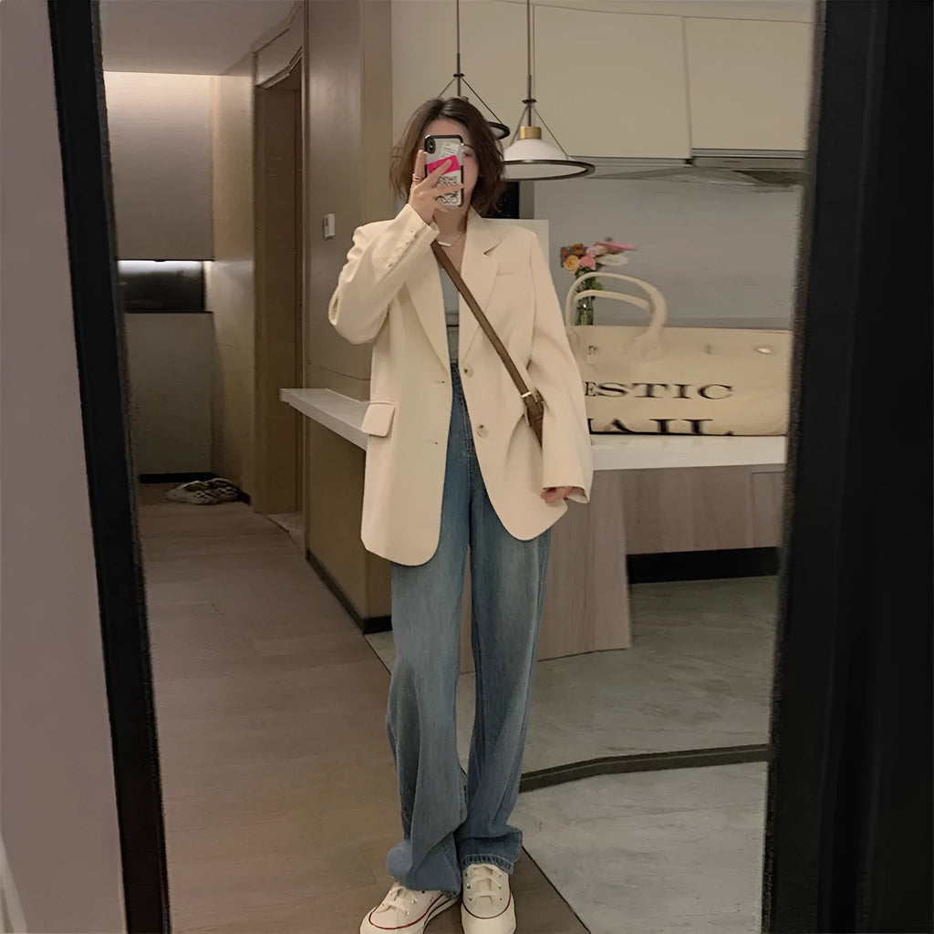 Korean style small suit jacket in solid colour with long sleeves and pockets.