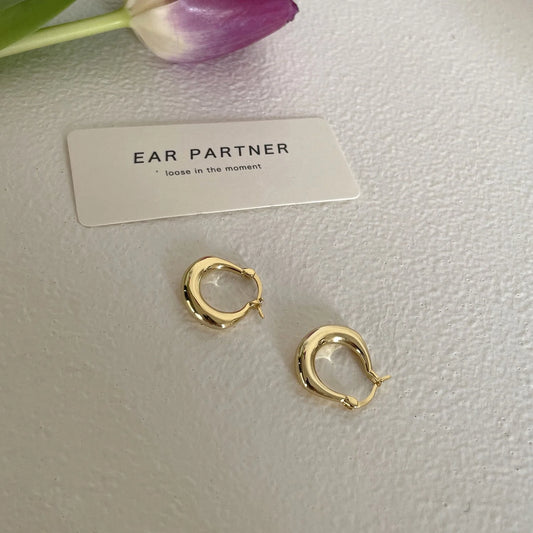 Small fat circle ear clips in white gold and yellow gold finishes for women