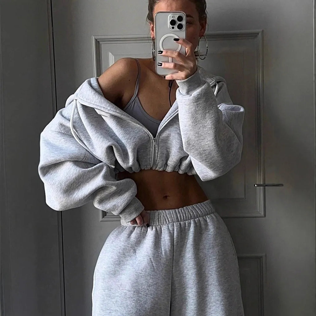 Long sleeve polyester sports leisure sweater suit two-piece set in a choice of seven colours.