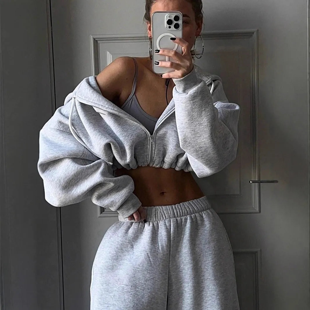 Long sleeve polyester sports leisure sweater suit two-piece set in a choice of seven colours.