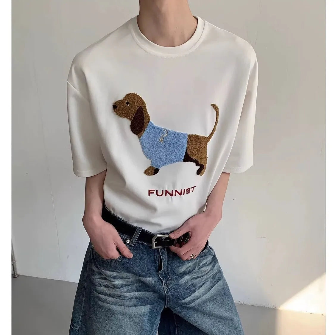 Sausage dog embroidered men's t-shirt in cotton with round neck and short sleeves