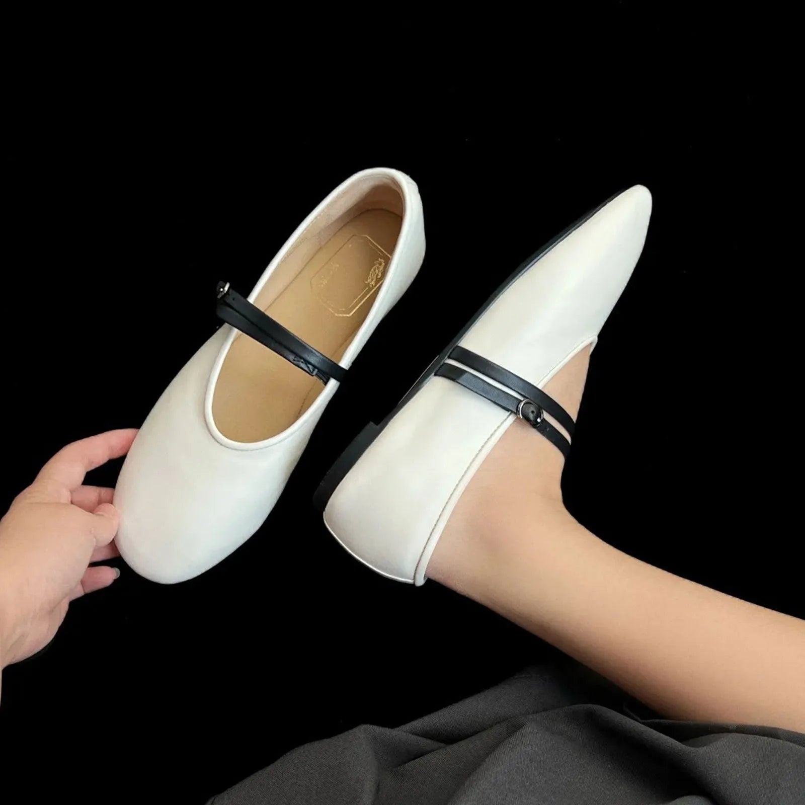 Soft retro Mary Jane shoes round toe shallow mouth black sheepskin low heel buckle fastening