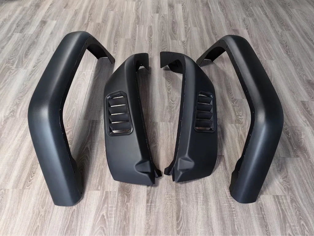 Four black plastic car wheel brow set for automobile wheel arch protection, total weight 2100g
