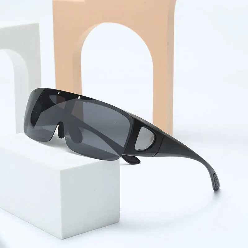 Polarised one-piece myopia sunglasses with multiple lens colour options for outdoor activities