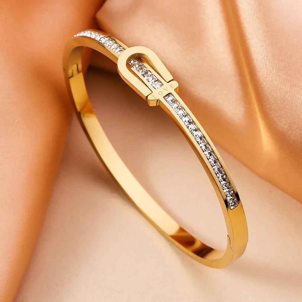 Gold-plated stainless steel bracelet with unique design for women