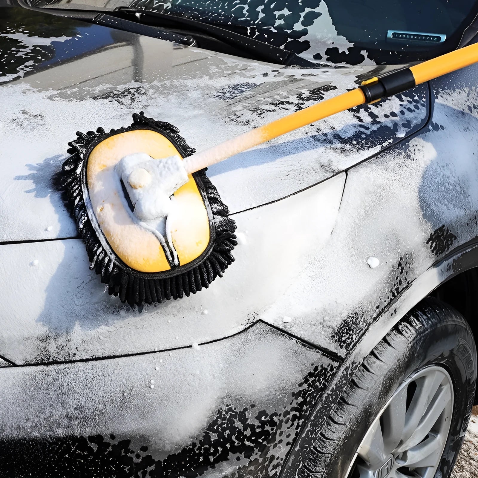 Telescopic curved car wash brush with aluminium handle and chenille mop head