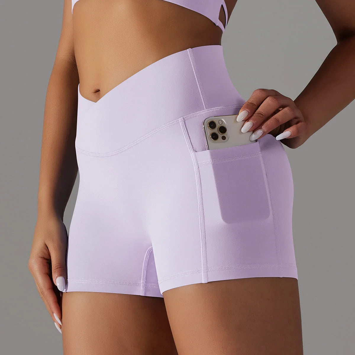 Women's yoga shorts with phone pocket in various colours, ideal for fitness and workouts