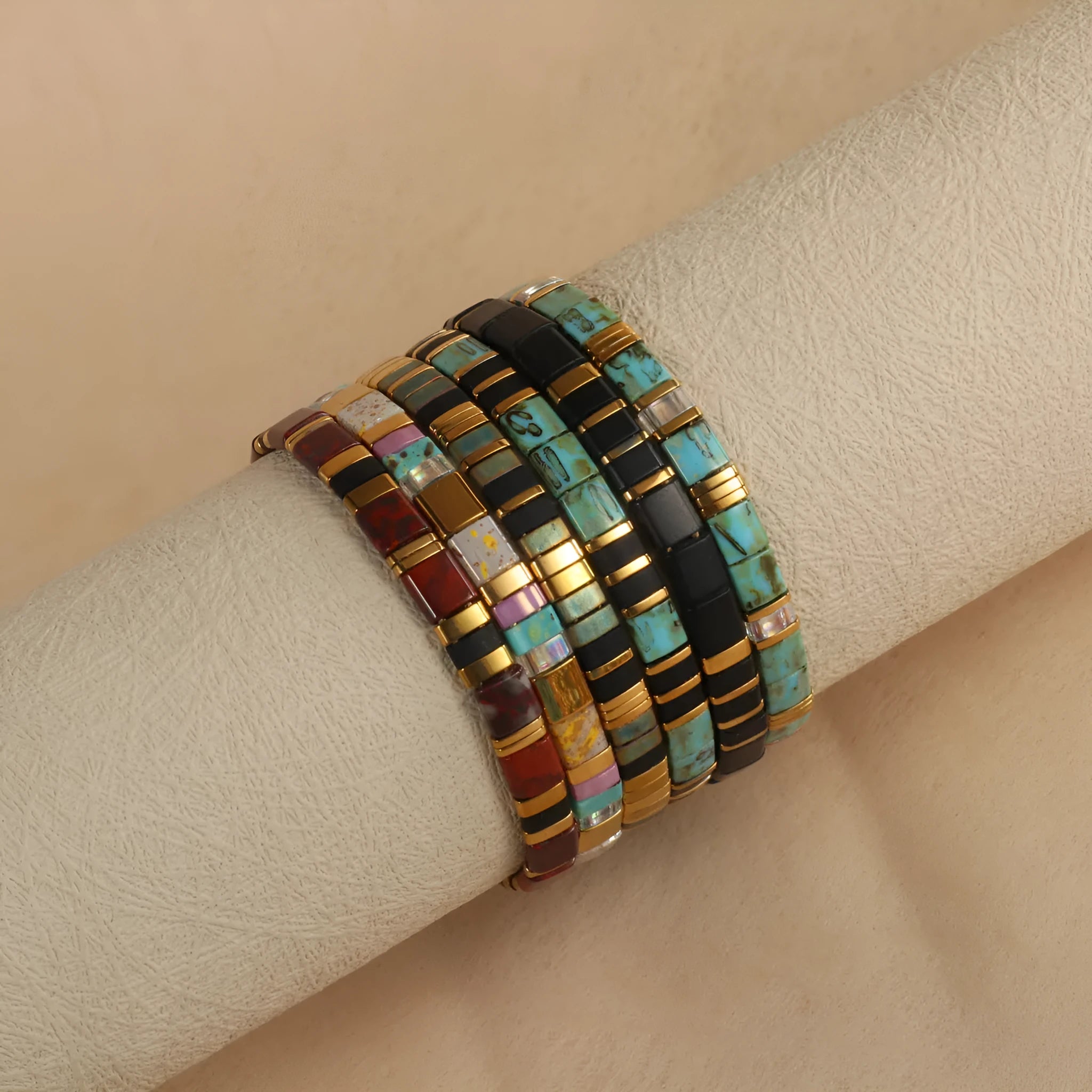 Geometric glass beaded bracelet in five colours for European American fashion