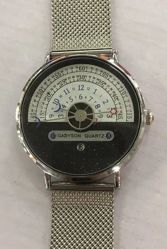 Men's gold and silver sports quartz watch with 40mm alloy case and choice of stainless steel or leather strap.