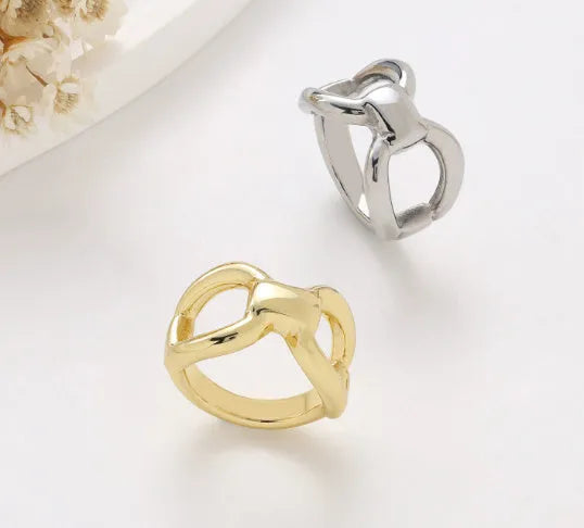 Women's butterfly hollow ring in titanium steel with bow shape and geometric design in gold or steel colour