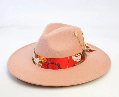 Wool-like autumn and winter felt cap in pendant pink and dark brown