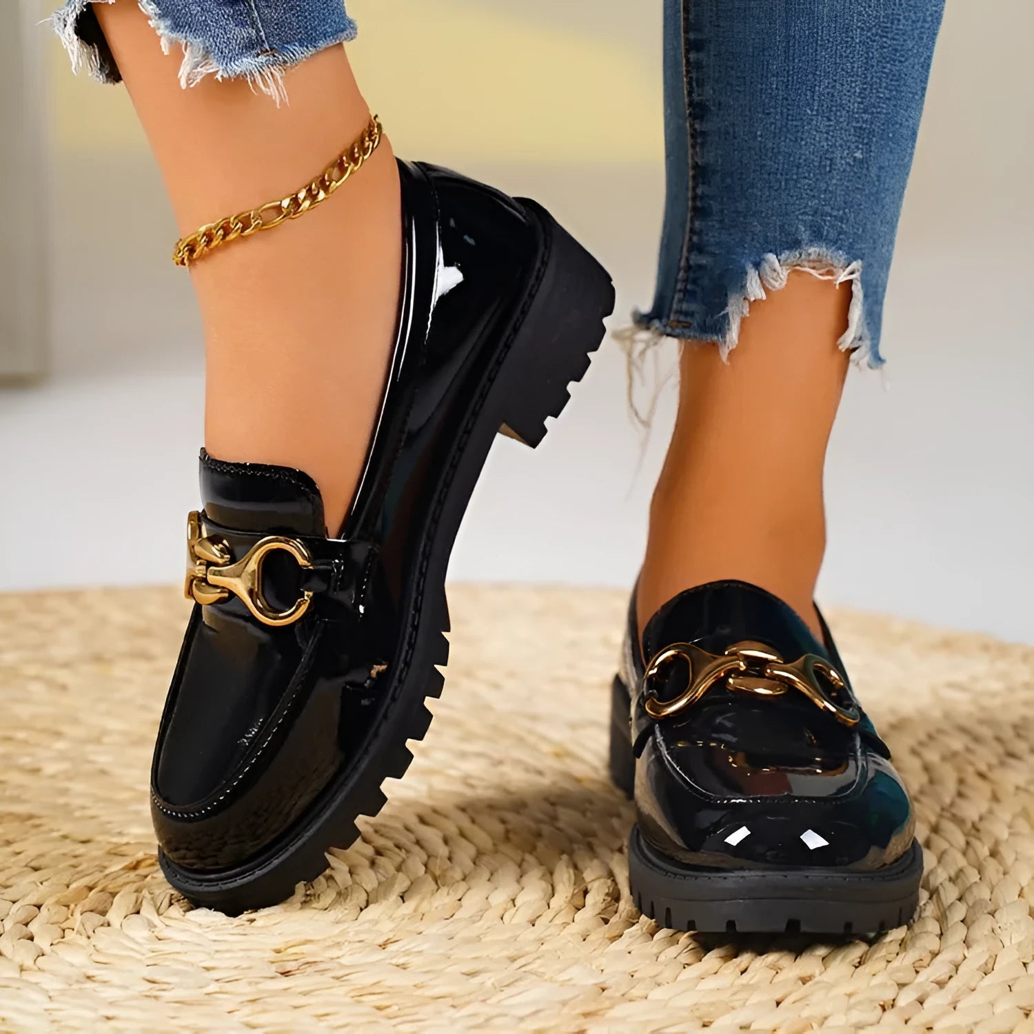Women's chunky heel round toe pumps with thick sole, solid colour PU upper, black colour option