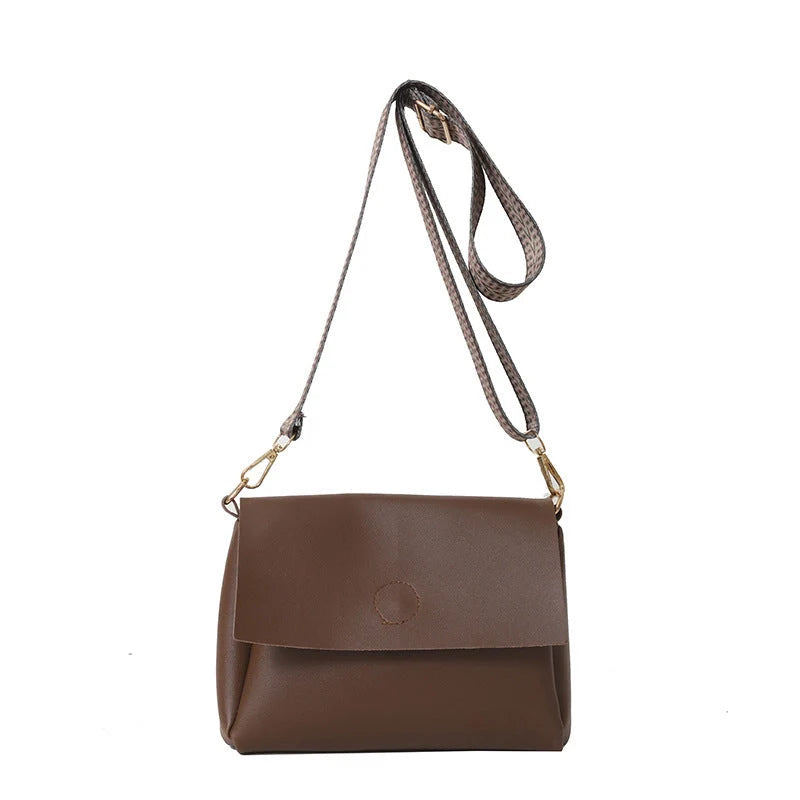 Two-piece set of large capacity totes in various colours for work and commuting