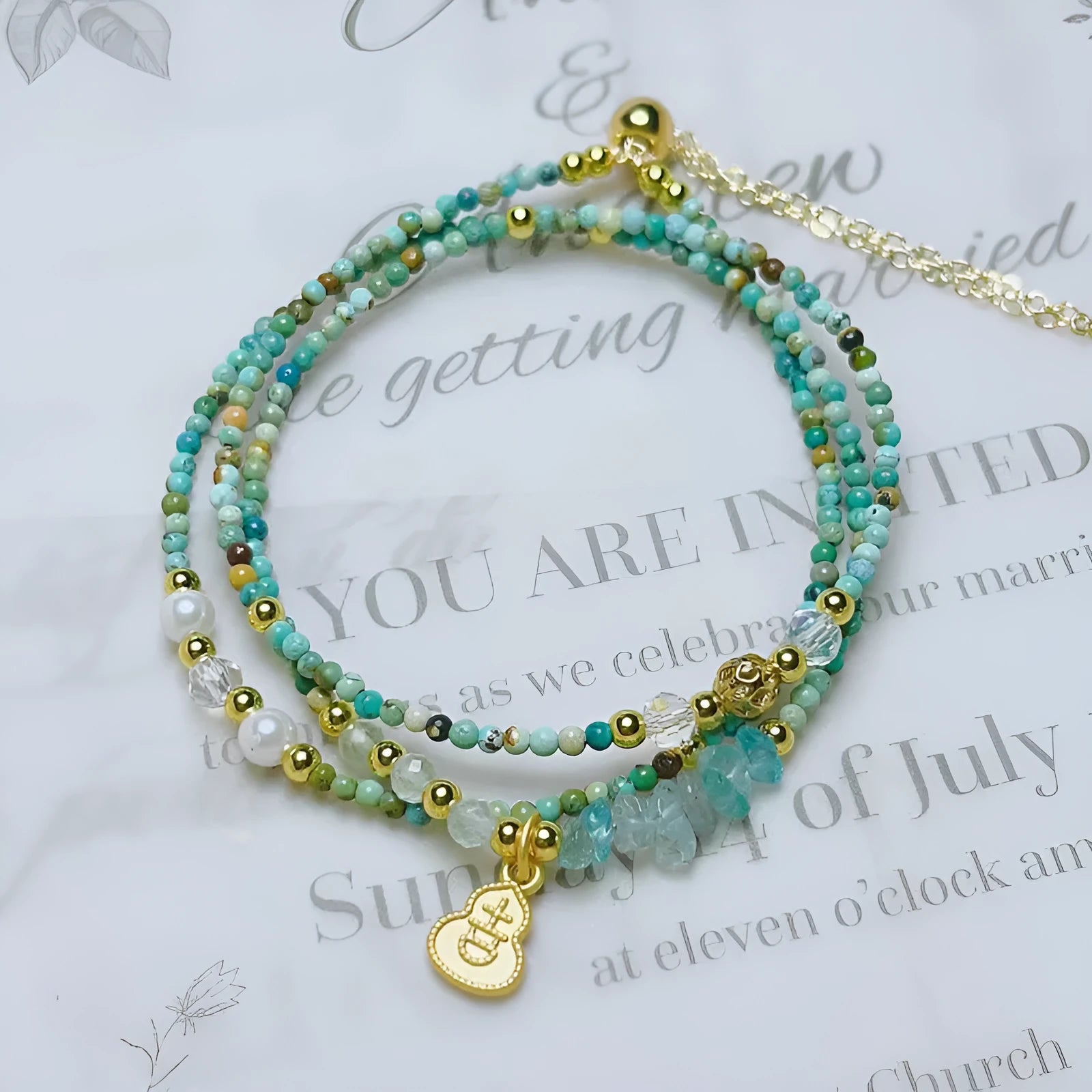 Turquoise beaded bracelet with three-ring pull-out adjustable closure