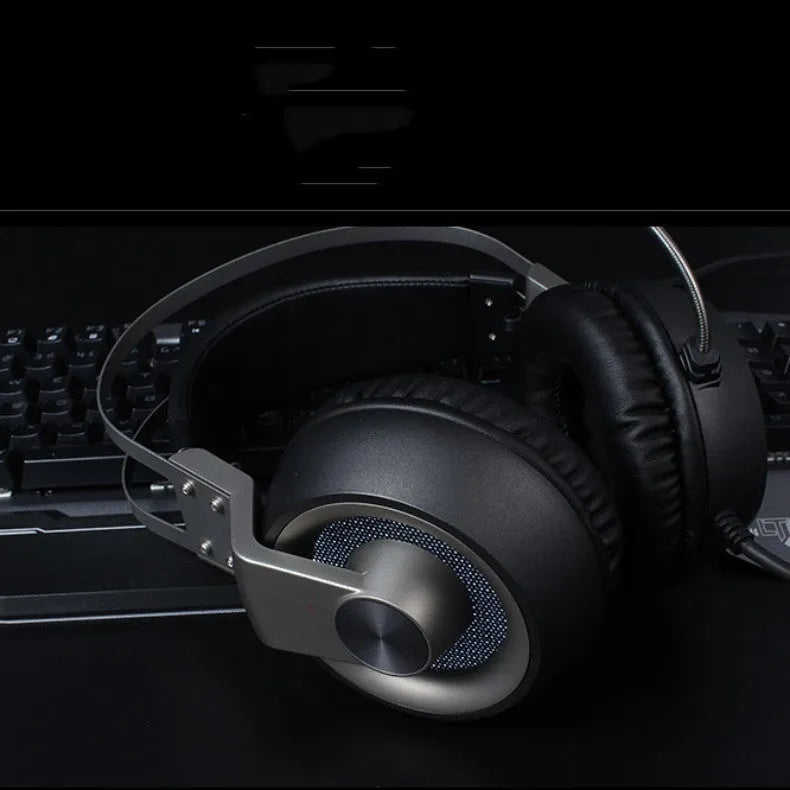Head-mounted wired USB gaming headset in black with 50mm driver and microphone, 2.2m cable