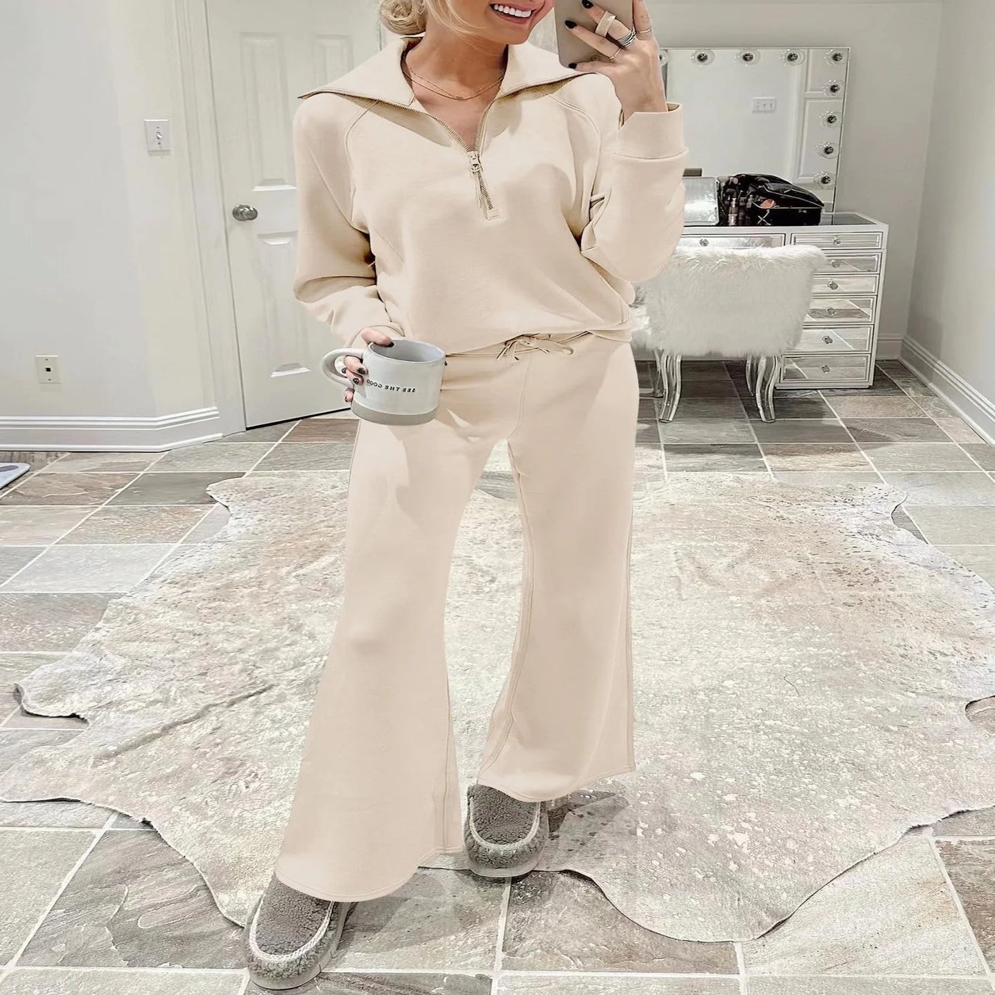 Women's leisure sports suit with long-sleeve zipper sweatshirt and wide leg pants in various colours