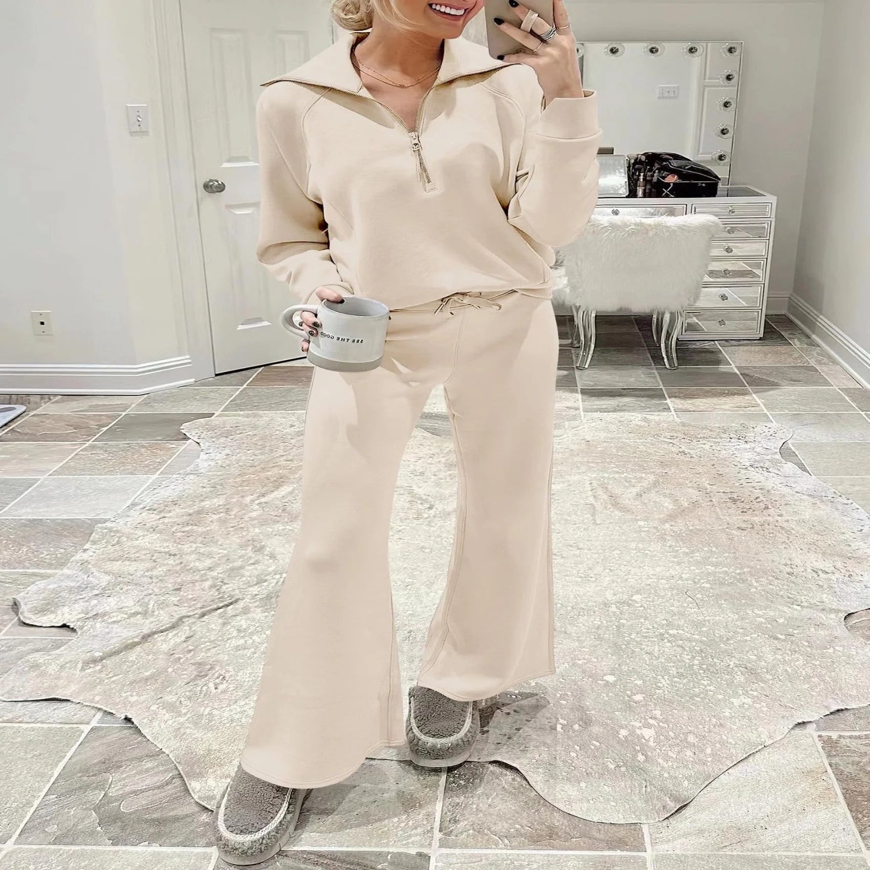 Women's leisure sports suit with long-sleeve zipper sweatshirt and wide leg pants in various colours