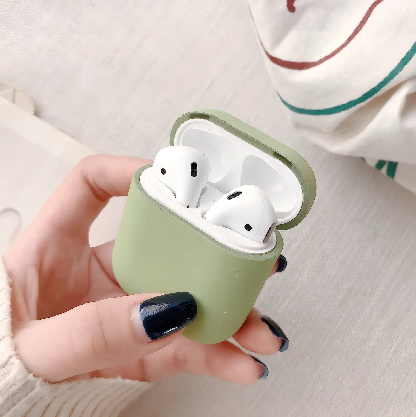 Black plastic wireless Bluetooth headset case for AirPods 1 and 2, 5.8 cm size with snap lid