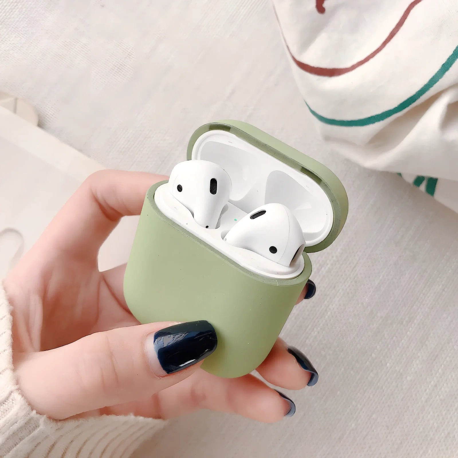 Black plastic wireless Bluetooth headset case for AirPods 1 and 2, 5.8 cm size with snap lid