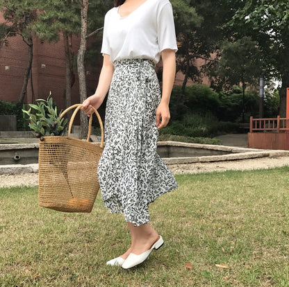 Eco-friendly cotton rope mesh straw shoulder bag for women, lightweight and sustainable fashion accessory