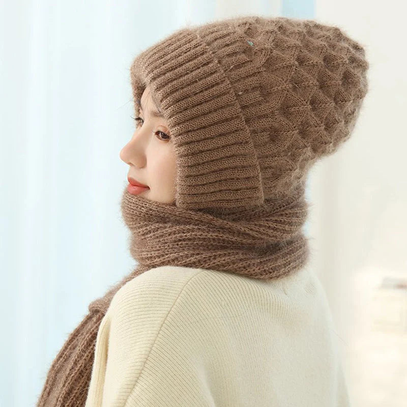 Women's fleece-lined knitted hat and scarf set in various colours for winter warmth